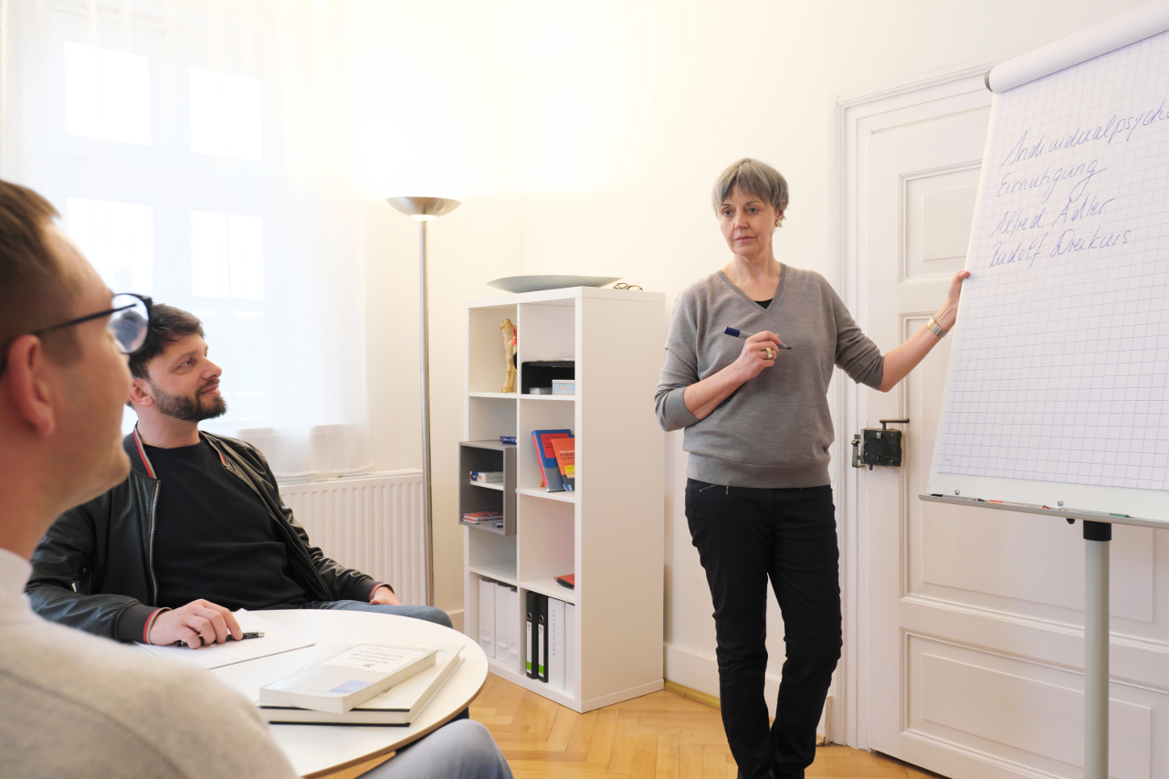 Mit wenig Mehraufwand kombinieren Sie spielend die Beraterausbildung direkt mit dem Ausbildungsgang Encouraging Trainer Workshop bei Regula Hagenhoff, Leitung des ADI